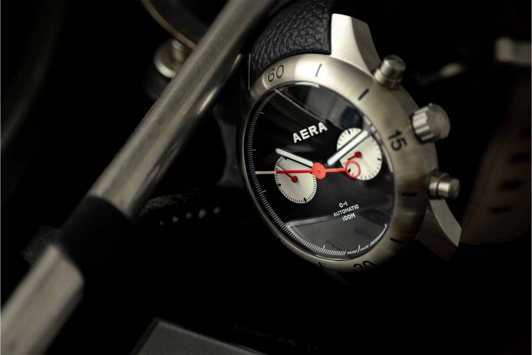 Montre Autres – modèle Aera Chronographe C-1, photo extraite de l’article Aera C-1 Chrono : Le Chronographe Automobile Réinventé.