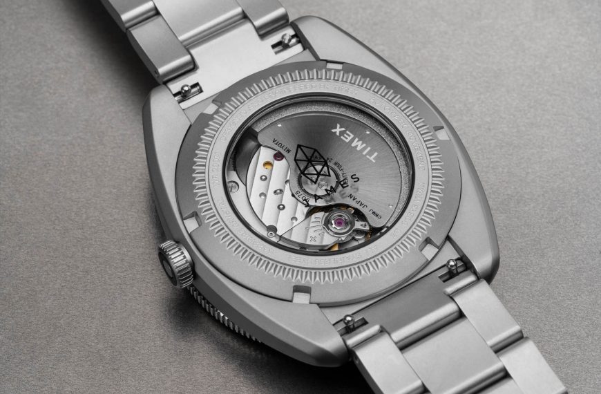 Montre Timex – modèle Timex The James Brand GMT Nocturne Edition, photo extraite de l’article Nouvelle édition GMT résultant de la collaboration Timex et The James Brand.