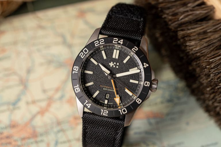Montre Autres – modèle Christopher Ward C63 Sealander Extreme GMT, photo extraite de l’article Christopher Ward C63 Sealander Extreme GMT : Montre d'Aventure.
