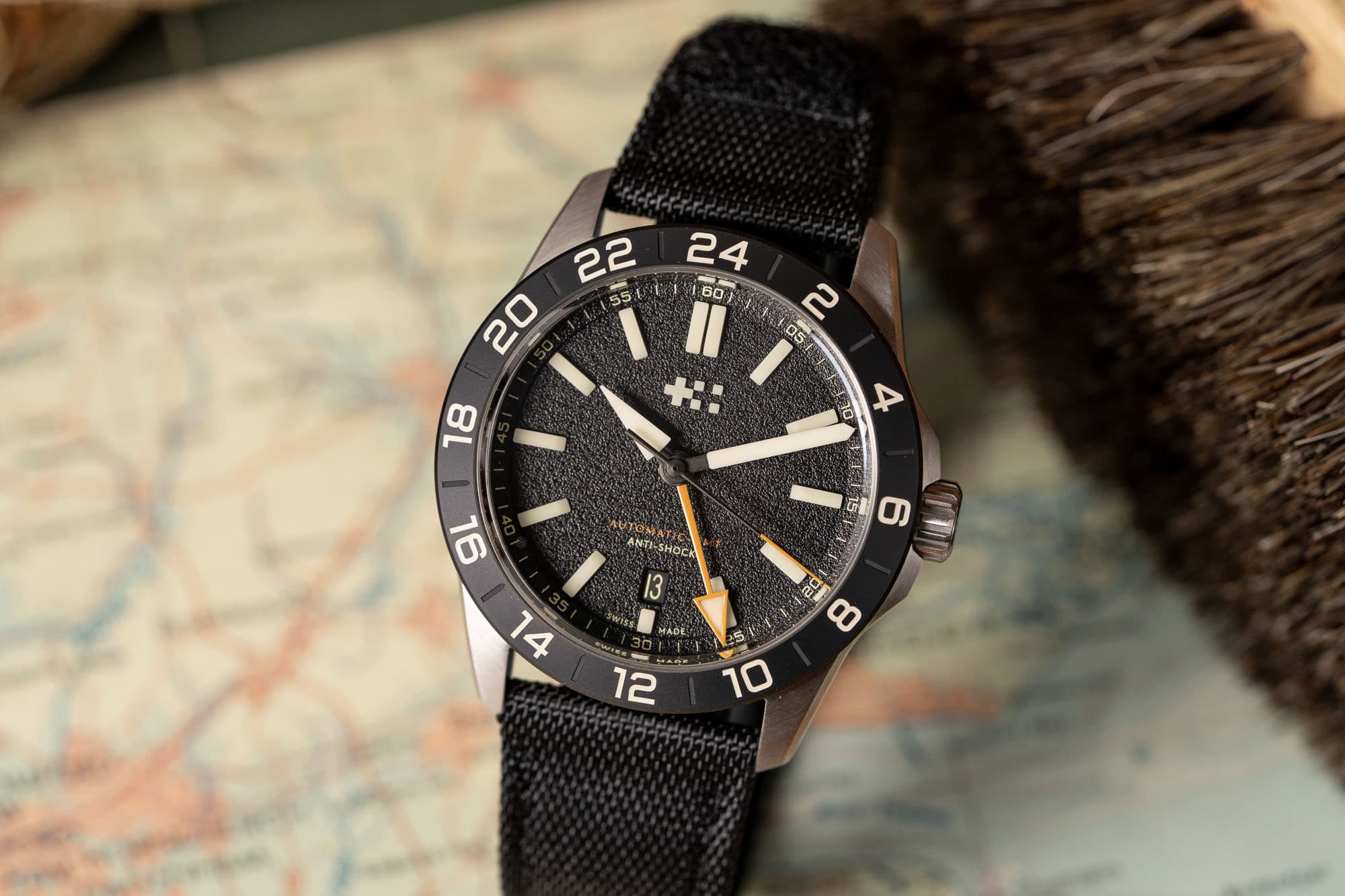 Montre Autres – modèle Christopher Ward C63 Sealander Extreme GMT, photo extraite de l’article Christopher Ward C63 Sealander Extreme GMT : Montre d'Aventure.