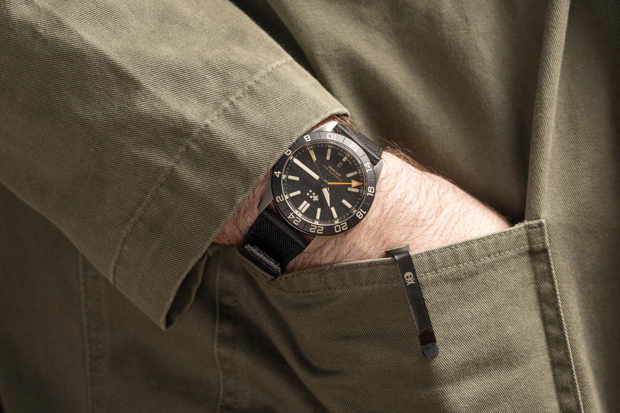 Mouvement Sellita SW330-2 dans la montre