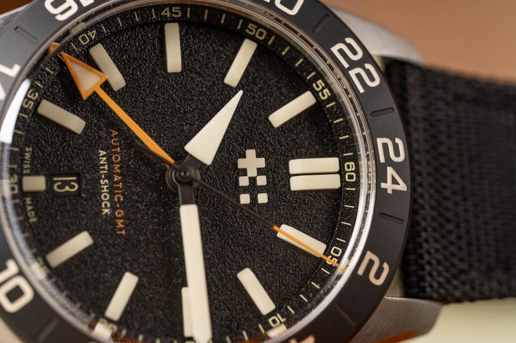 Montre Autres – modèle Christopher Ward C63 Sealander Extreme GMT, photo extraite de l’article Christopher Ward C63 Sealander Extreme GMT : Montre d'Aventure.