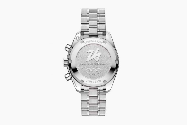 Montre Omega – modèle Omega Speedmaster Milano Cortina 2026, photo extraite de l’article Omega Speedmaster célèbre les Jeux Olympiques d'Hiver 2026.