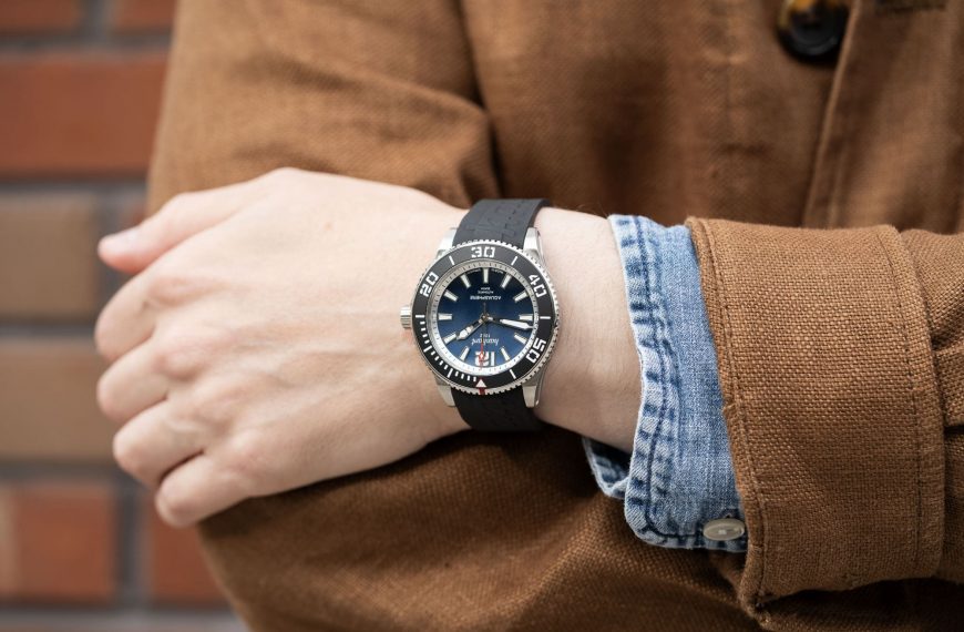 Montre Hanhart – modèle Hanhart Aquasphere Ocean Fade, photo extraite de l’article Critique de l'Hanhart Aquasphere "Ocean Fade".