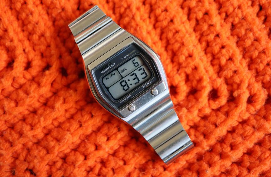 Montre Seiko – modèle Seiko A031-5019, photo extraite de l’article Seiko A031-5019 : La Première Montre Bracelet Numérique avec Alarme.