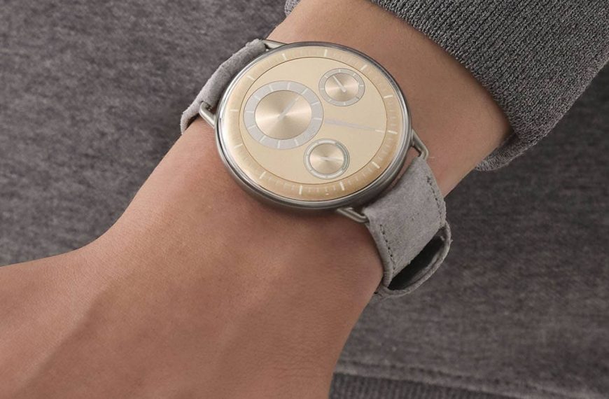 Montre Ressence – modèle Ressence Type 1°RG, photo extraite de l’article Ressence Type 1°RG : Un Chef-d'Œuvre Doré à la Dubai Watch Week.