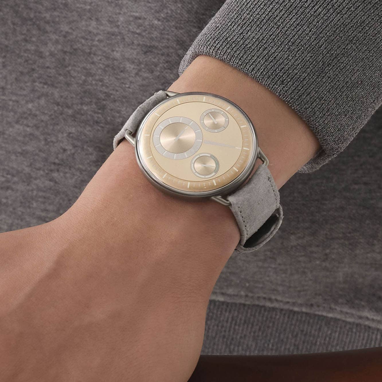 Montre Ressence – modèle Ressence Type 1°RG, photo extraite de l’article Ressence Type 1°RG : Un Chef-d'Œuvre Doré à la Dubai Watch Week.