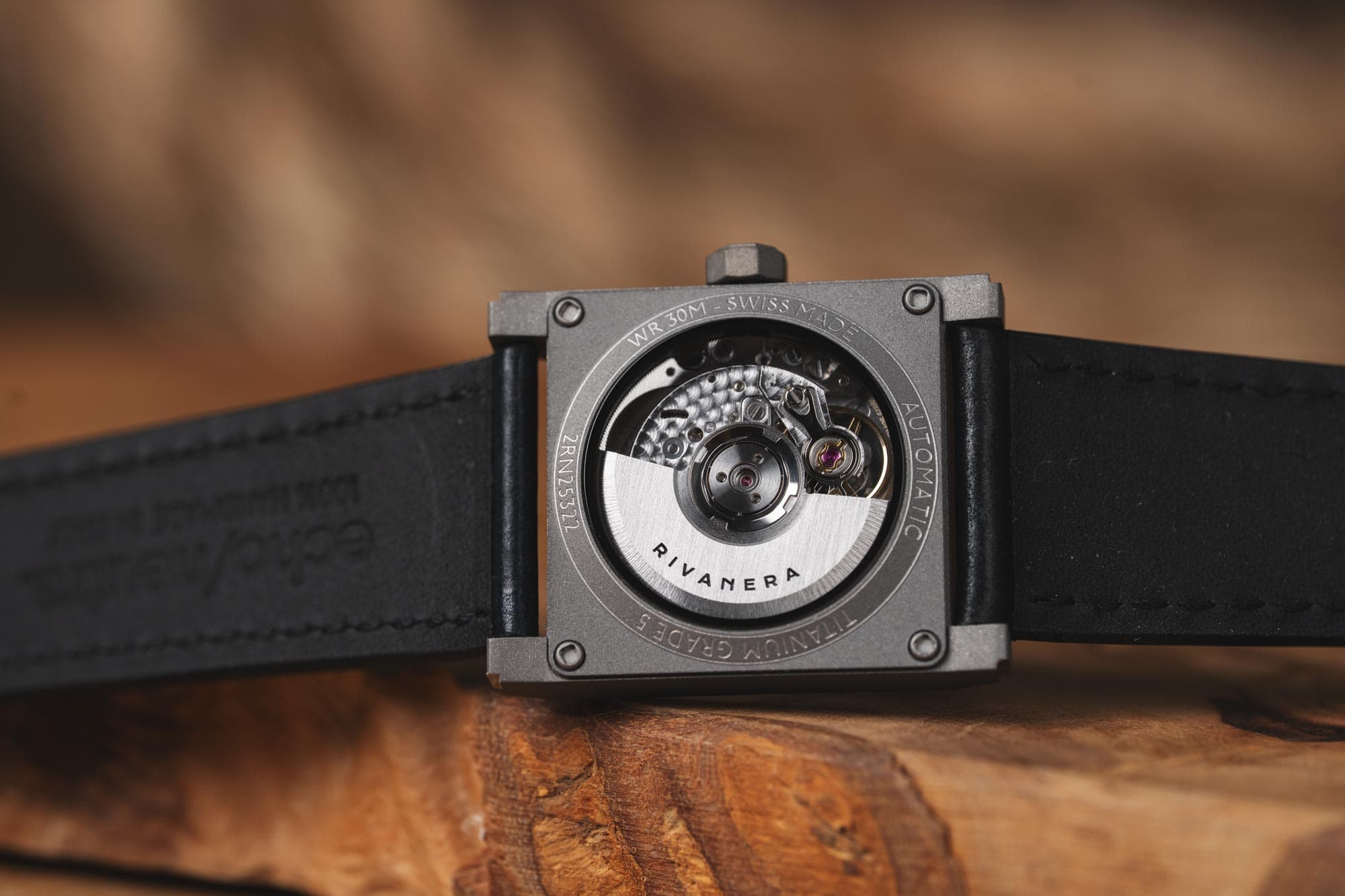 Montre echo/neutra – modèle Rivanera Piccolo, photo extraite de l’article Découvrez la Rivanera Piccolo par echo/neutra : Une montre iconique revisitée.