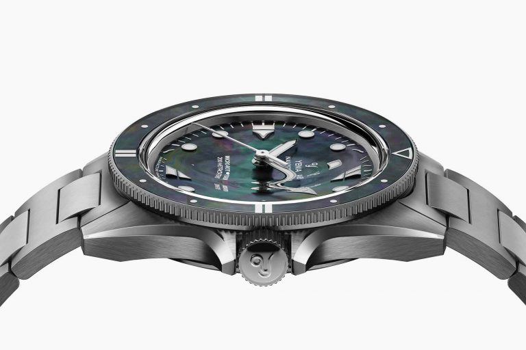 Montre Yema – modèle Yema Navygraf Pearl, photo extraite de l’article Yema Navygraf Pearl : Plongeur Éblouissant en Nacre.