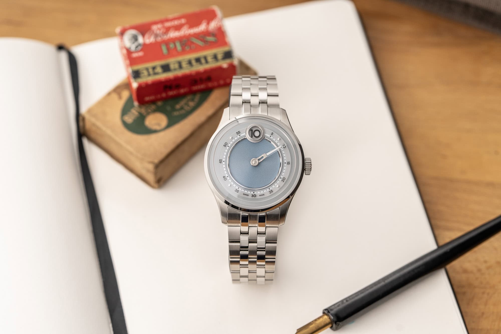 Cadran de la Christopher Ward C1 Jump Hour Mk V