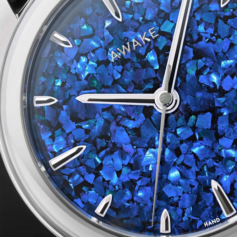 Montre Awake – modèle collection Son Mai Awake, photo extraite de l’article La collection Son Mai par Awake : Nouveaux cadrans en nacre.