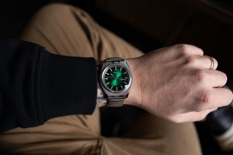 Montre Vario – modèle Vario Futurist, photo extraite de l’article Vario Futurist : L'élégance Vintage Revisitée.