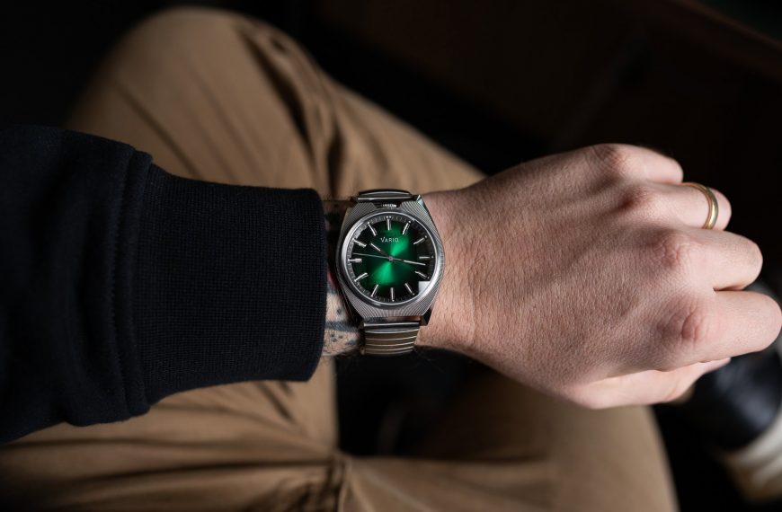 Montre Vario – modèle Vario Futurist, photo extraite de l’article Vario Futurist : L'élégance Vintage Revisitée.