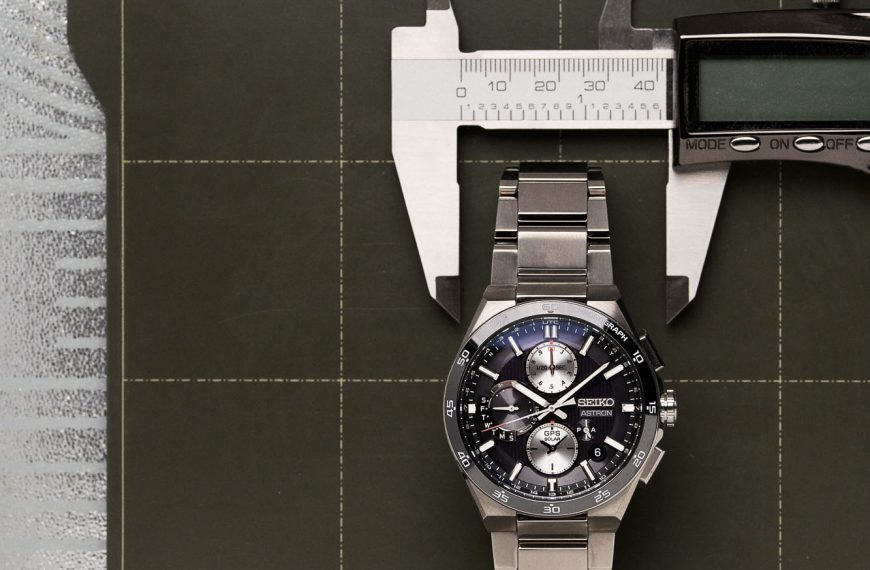 Montre Seiko – modèle Seiko Astron SSH151, photo extraite de l’article Seiko Astron SSH151 : Révolution technologique et design primé.