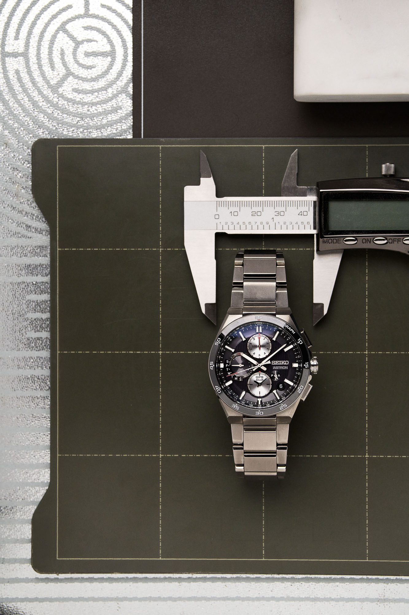 Montre Seiko – modèle Seiko Astron SSH151, photo extraite de l’article Seiko Astron SSH151 : Révolution technologique et design primé.