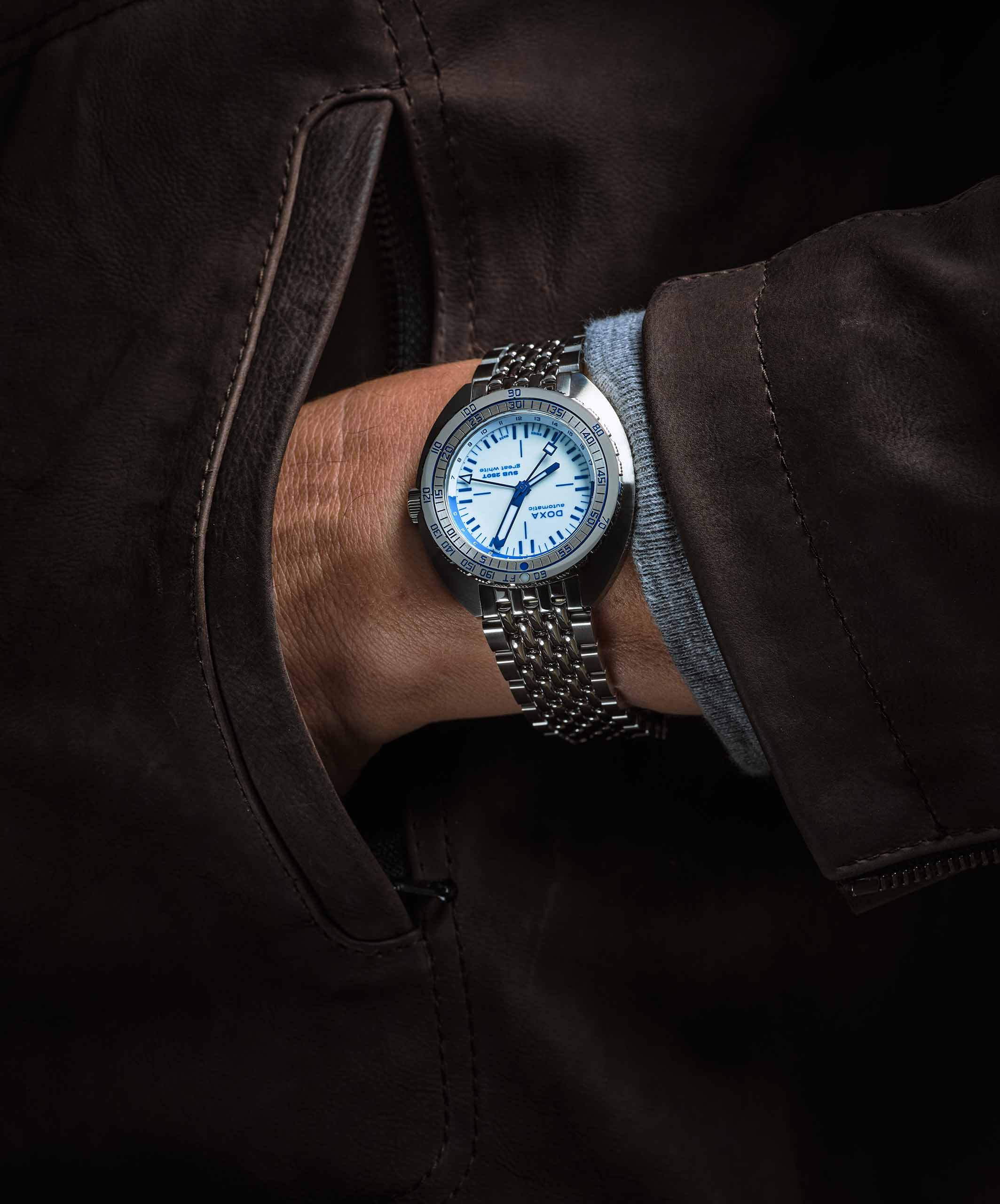 Montre Doxa – modèle Doxa x Topper Sub 250T GMT, photo extraite de l’article Doxa et Topper Jewelers : Un Nouveau Collaboratif Limitée.